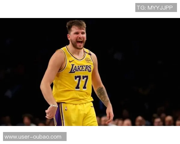 湖人缺少詹姆斯状态低迷半场落后马刺5分东契奇表现出色贡献22分