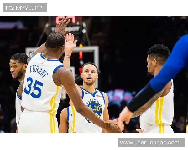 爱德华兹第三节火力全开9中7狂砍19分助球队逆转局势 爱德华兹第三节火力全开9中7狂砍19分助球队逆转局势